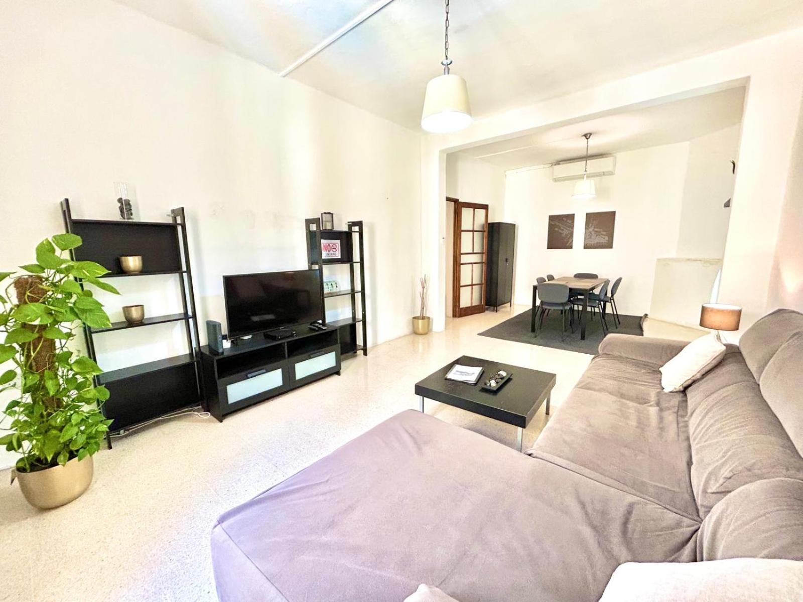 St Julians - Balluta Bay Large 3 Bedroom *