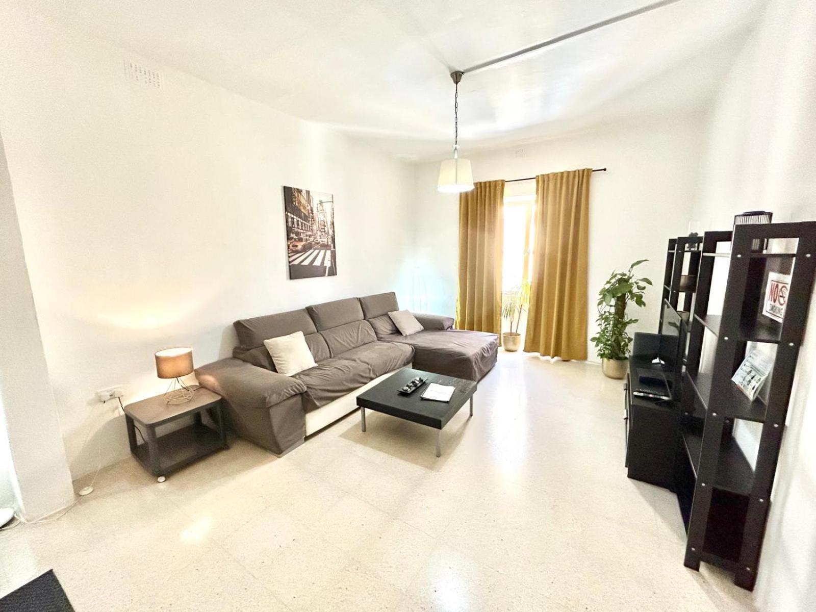St Julians - Balluta Bay Large 3 Bedroom Sliema