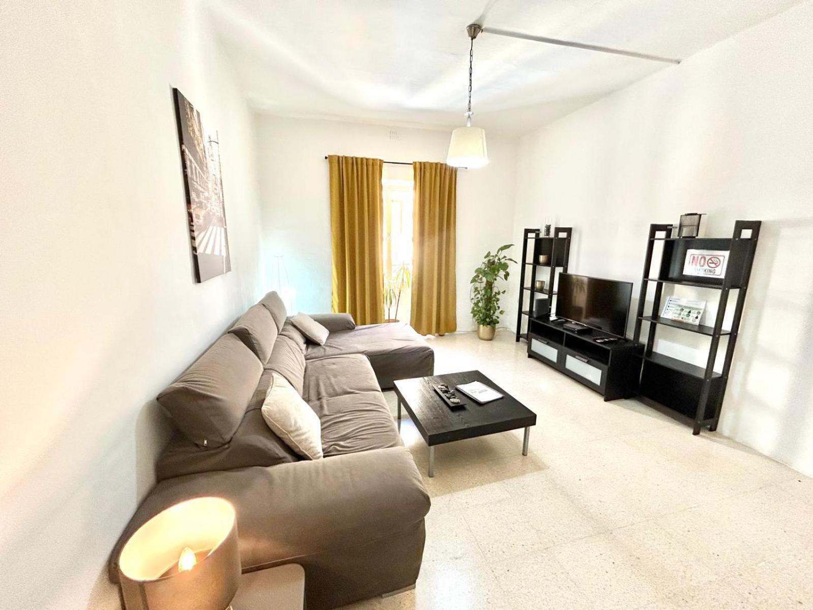 St Julians - Balluta Bay Large 3 Bedroom Apartament