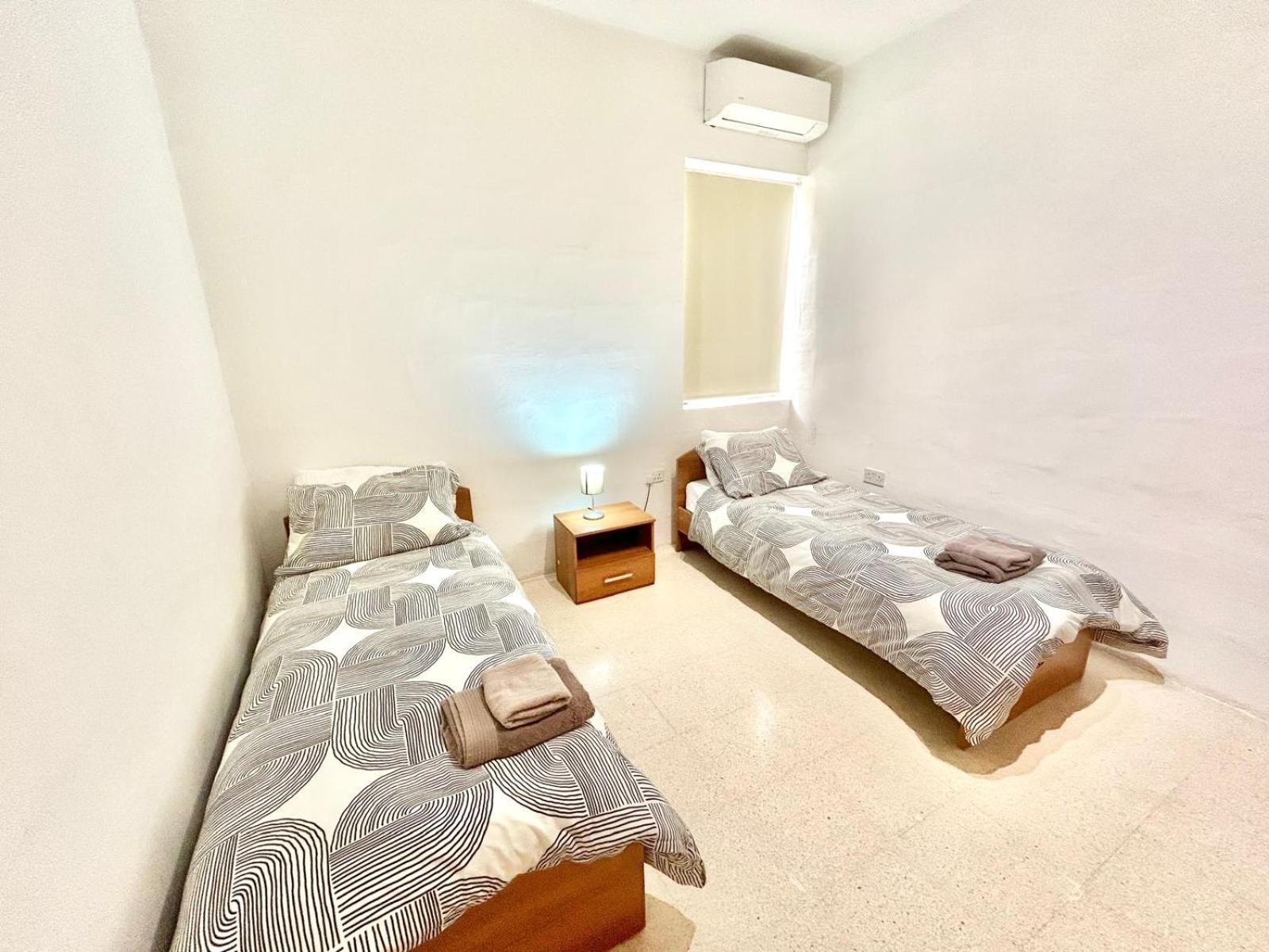 Apartament St Julians - Balluta Bay Large 3 Bedroom *