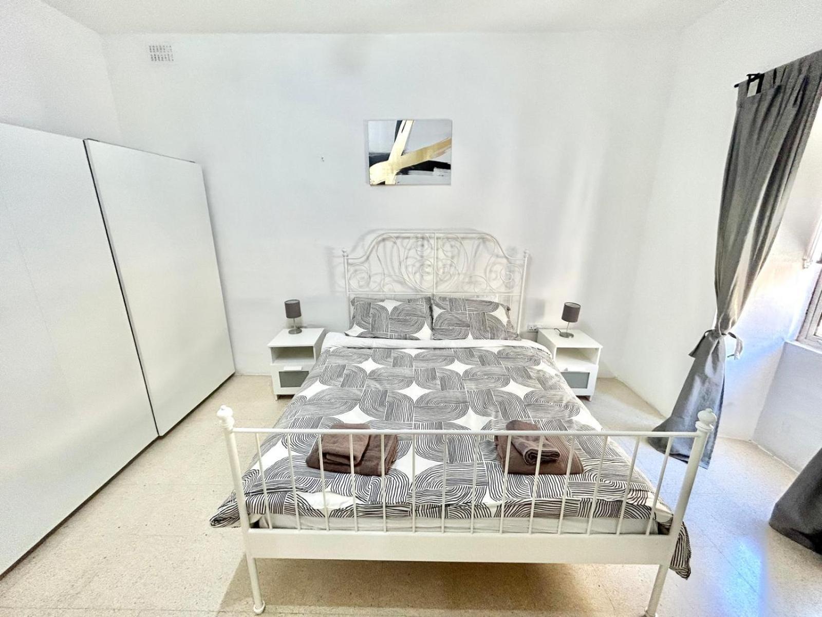 St Julians - Balluta Bay Large 3 Bedroom * Sliema